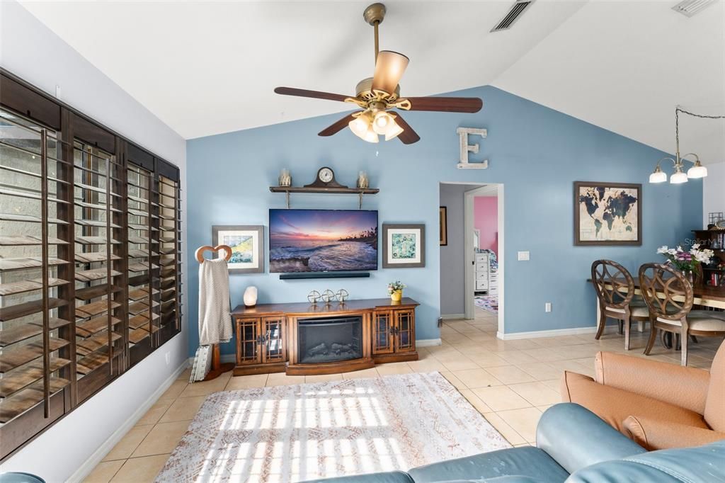 For Sale: $315,000 (3 beds, 2 baths, 1352 Square Feet)