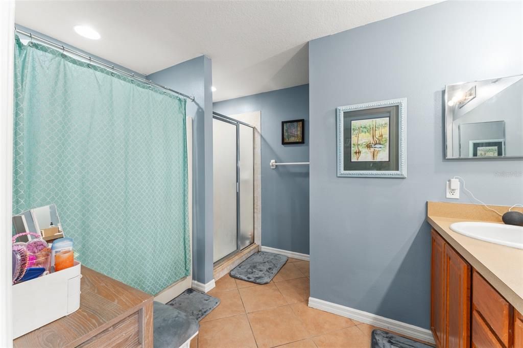 For Sale: $315,000 (3 beds, 2 baths, 1352 Square Feet)