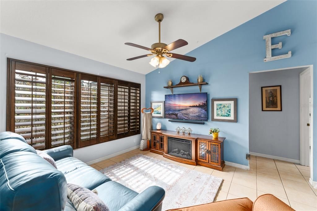For Sale: $315,000 (3 beds, 2 baths, 1352 Square Feet)