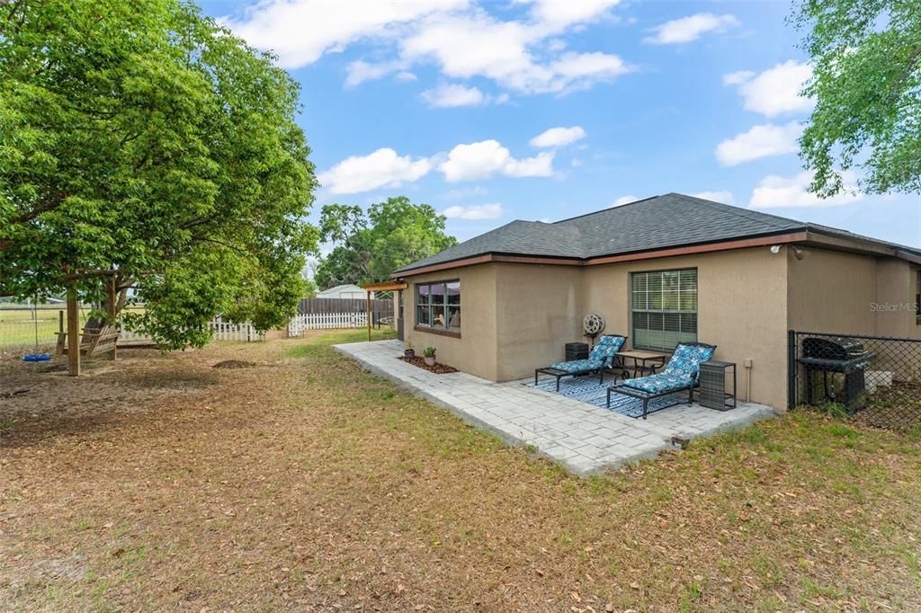 For Sale: $315,000 (3 beds, 2 baths, 1352 Square Feet)