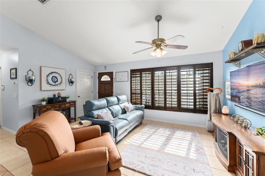 For Sale: $315,000 (3 beds, 2 baths, 1352 Square Feet)