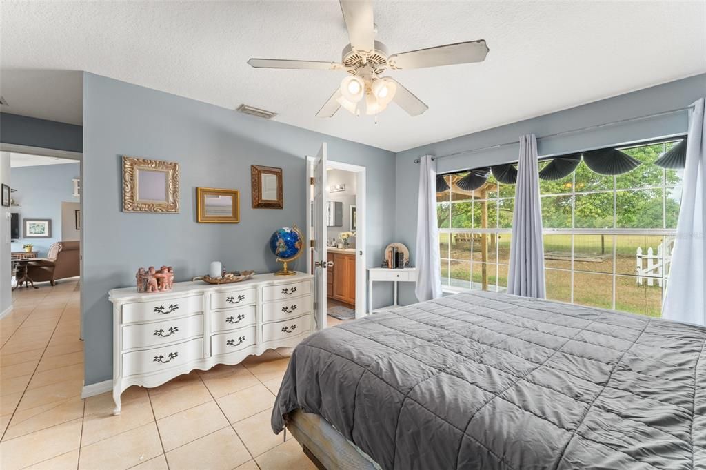 For Sale: $315,000 (3 beds, 2 baths, 1352 Square Feet)