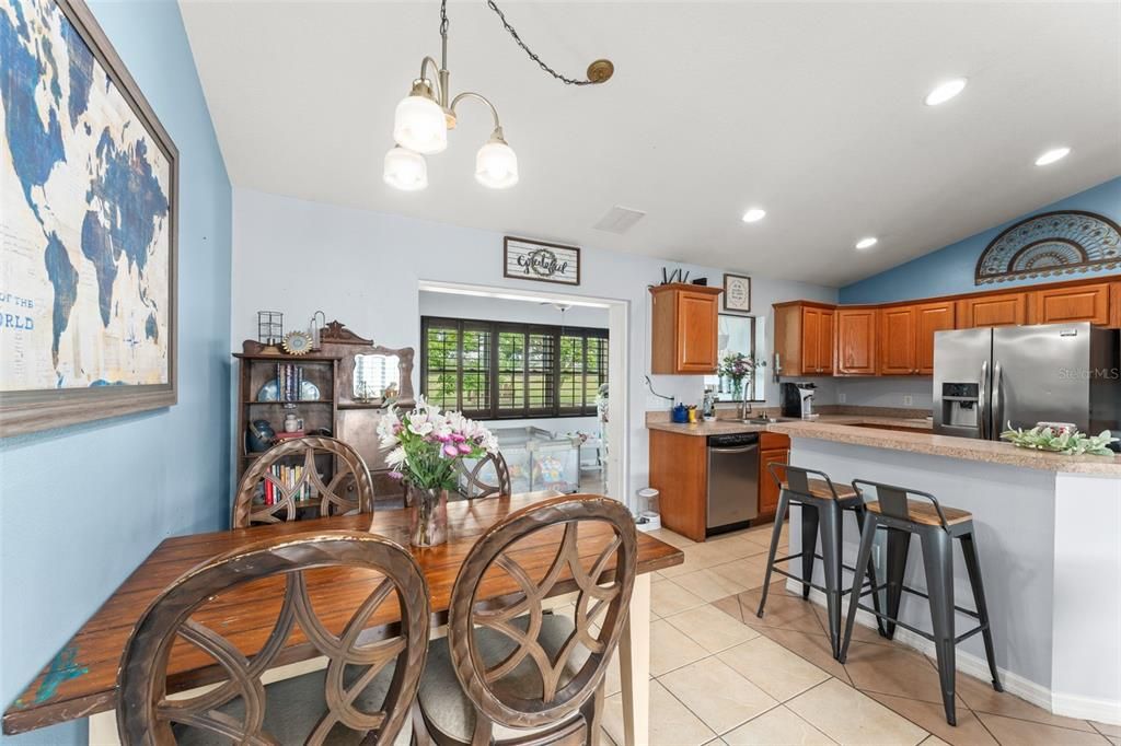 For Sale: $315,000 (3 beds, 2 baths, 1352 Square Feet)