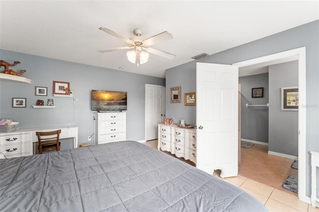 For Sale: $315,000 (3 beds, 2 baths, 1352 Square Feet)