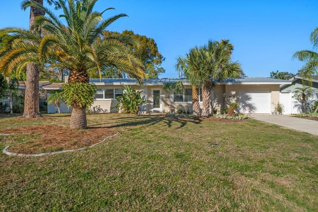 Recently Sold: $579,000 (2 beds, 2 baths, 1391 Square Feet)