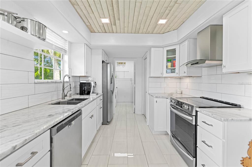 Active With Contract: $799,000 (3 beds, 2 baths, 2728 Square Feet)