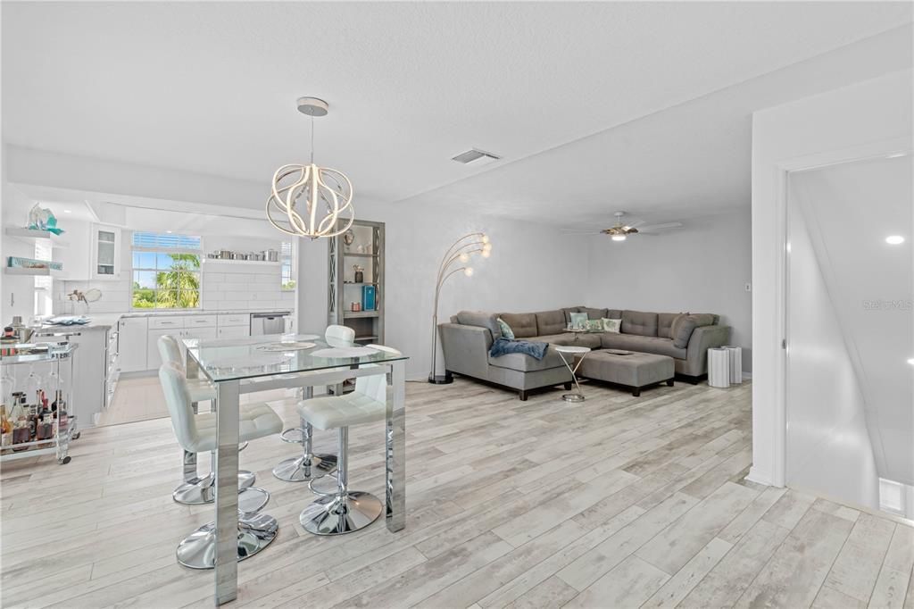 Active With Contract: $799,000 (3 beds, 2 baths, 2728 Square Feet)