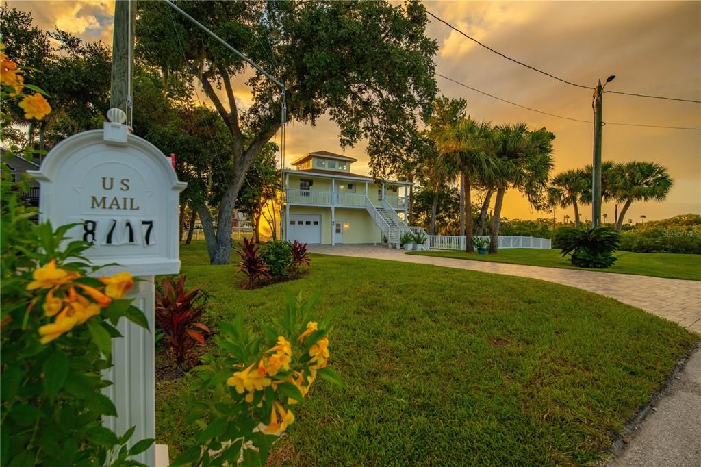 Active With Contract: $799,000 (3 beds, 2 baths, 2728 Square Feet)