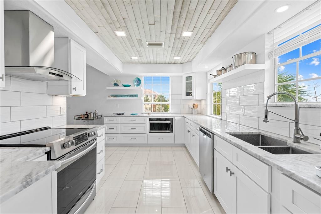 Active With Contract: $799,000 (3 beds, 2 baths, 2728 Square Feet)