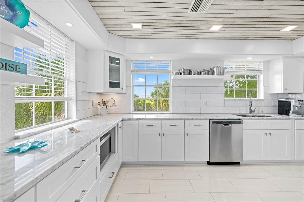 Active With Contract: $799,000 (3 beds, 2 baths, 2728 Square Feet)