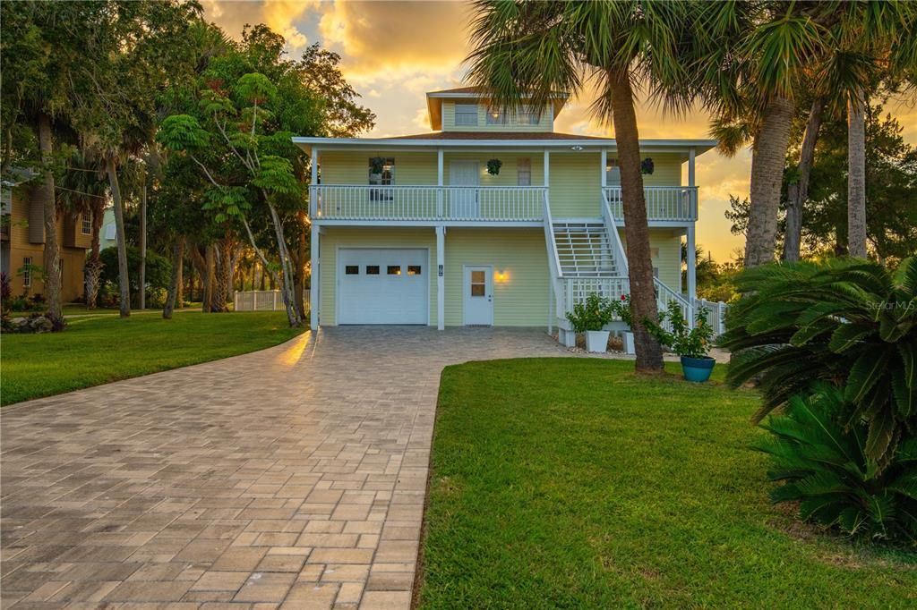 Active With Contract: $799,000 (3 beds, 2 baths, 2728 Square Feet)