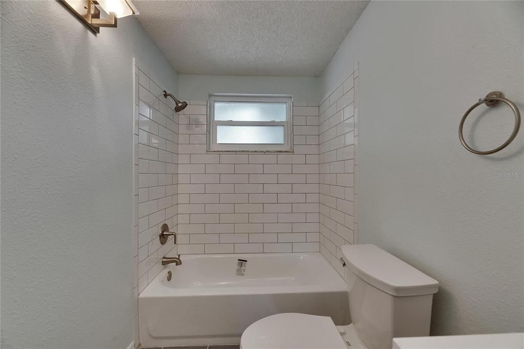 Active With Contract: $365,000 (3 beds, 2 baths, 1529 Square Feet)