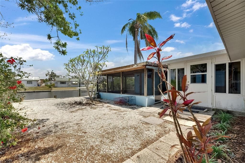 Active With Contract: $365,000 (3 beds, 2 baths, 1529 Square Feet)