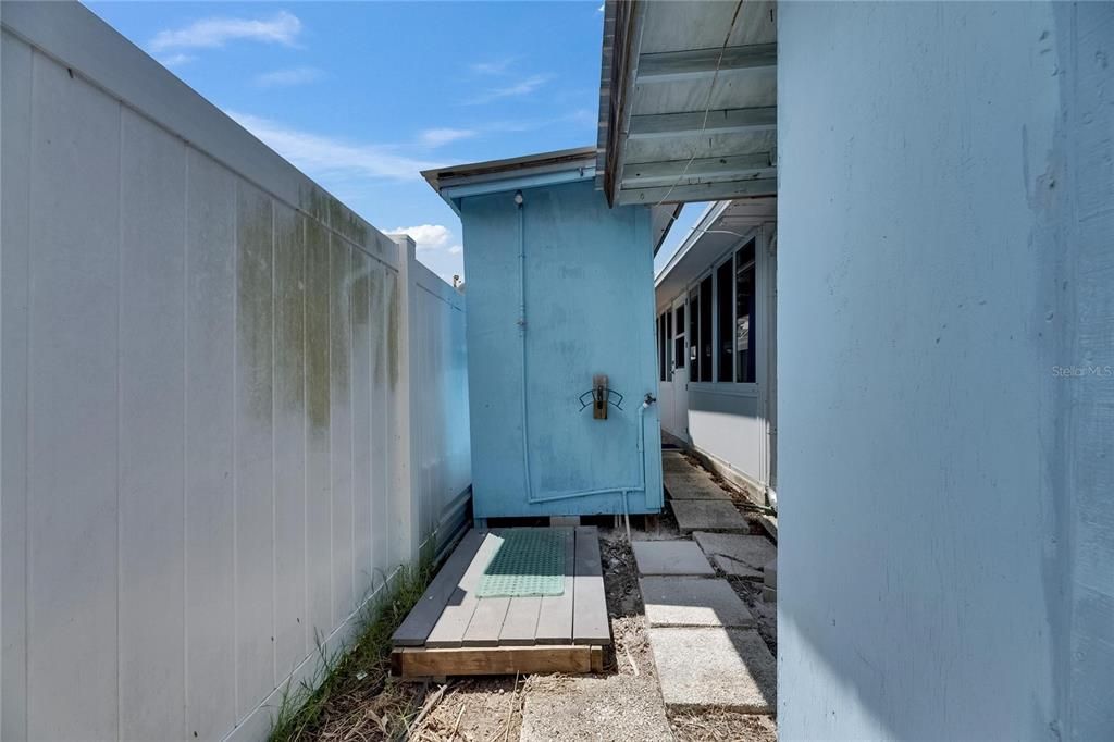 Active With Contract: $365,000 (3 beds, 2 baths, 1529 Square Feet)