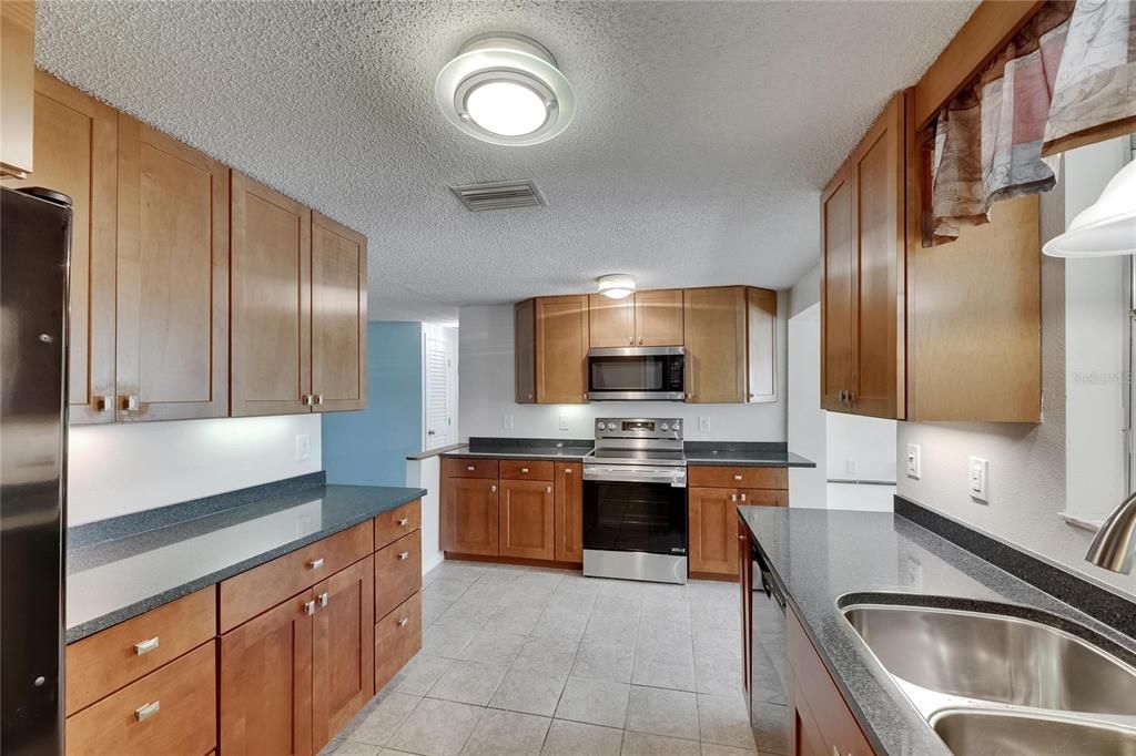 Active With Contract: $365,000 (3 beds, 2 baths, 1529 Square Feet)