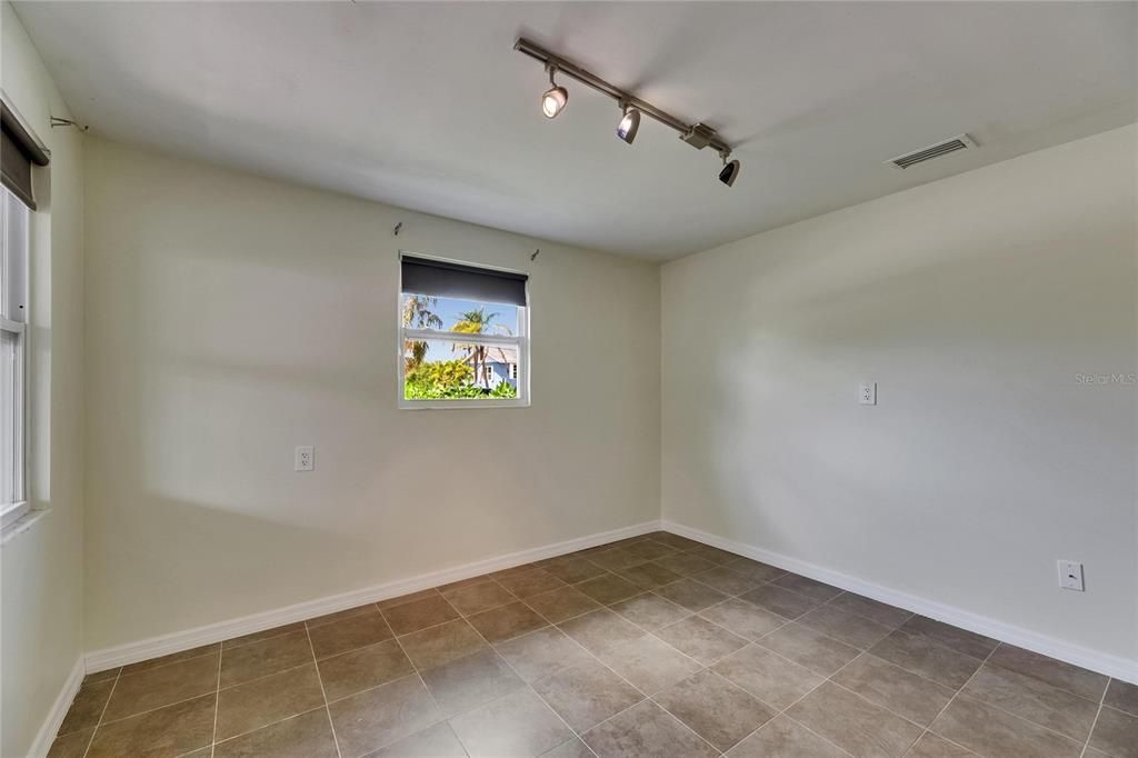 Active With Contract: $365,000 (3 beds, 2 baths, 1529 Square Feet)