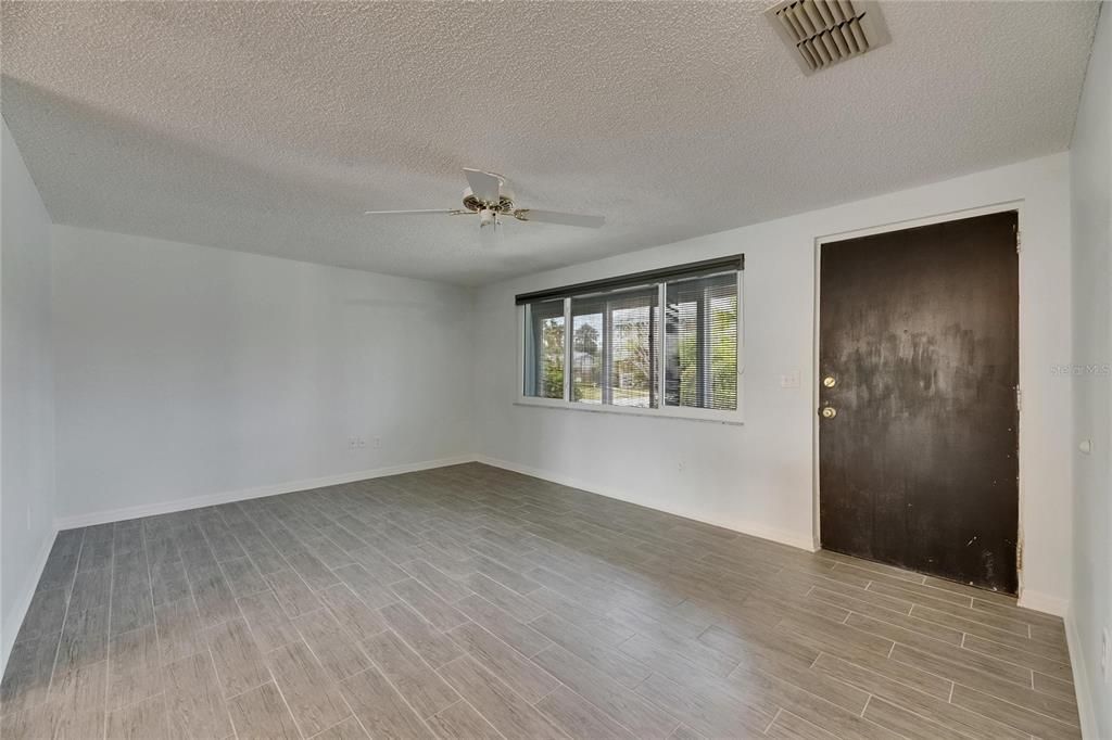 Active With Contract: $365,000 (3 beds, 2 baths, 1529 Square Feet)