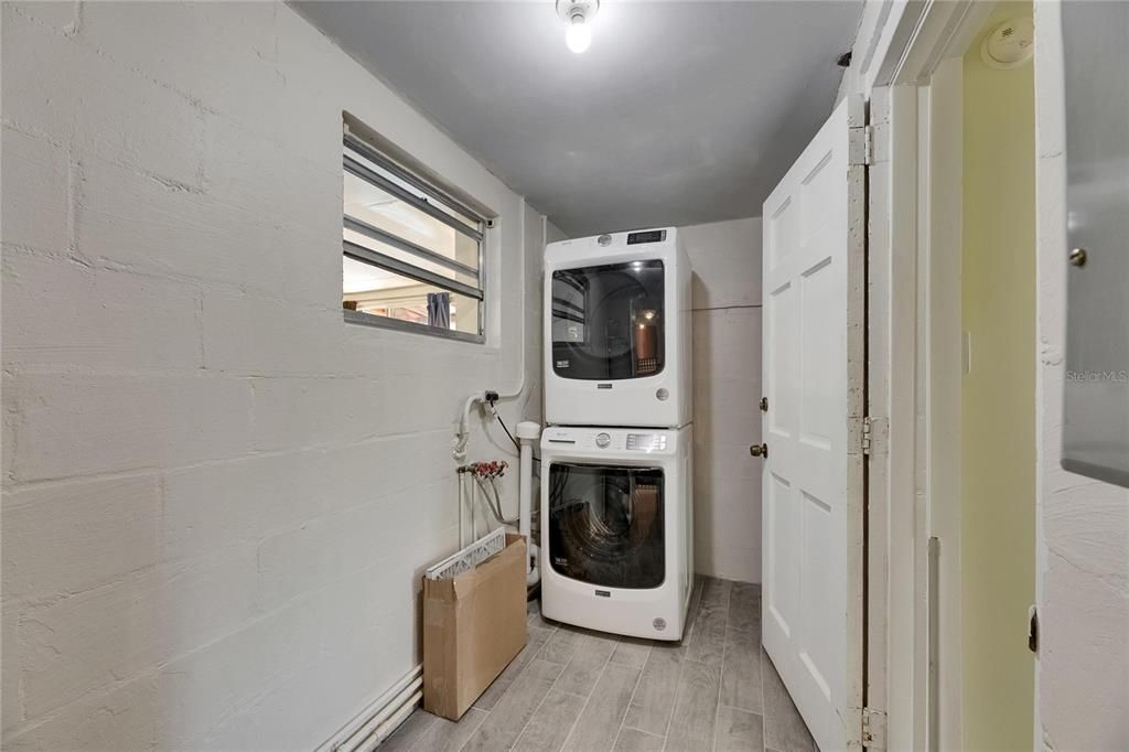 Active With Contract: $365,000 (3 beds, 2 baths, 1529 Square Feet)