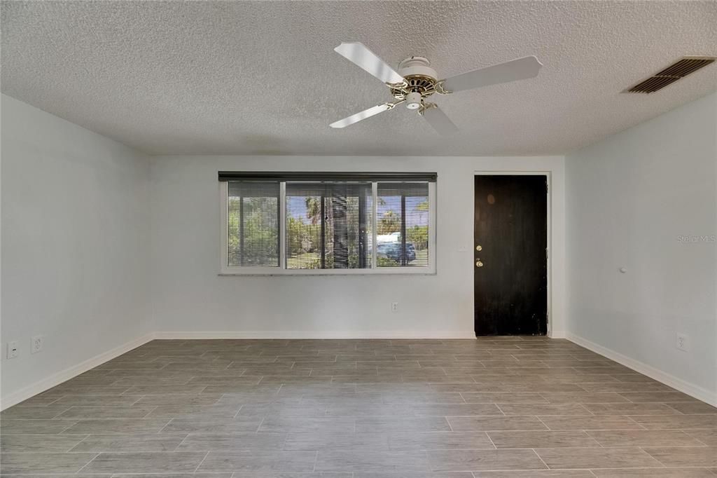 Active With Contract: $365,000 (3 beds, 2 baths, 1529 Square Feet)