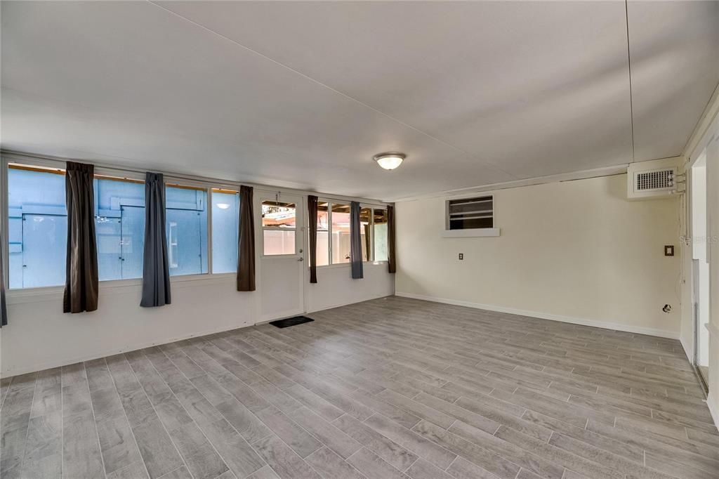 Active With Contract: $365,000 (3 beds, 2 baths, 1529 Square Feet)