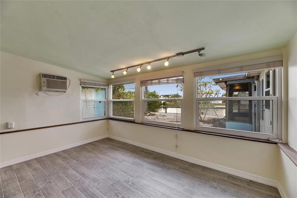 Active With Contract: $365,000 (3 beds, 2 baths, 1529 Square Feet)