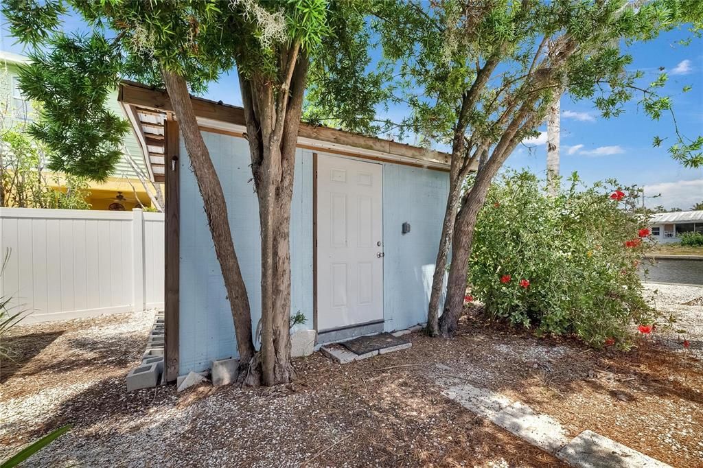 Active With Contract: $365,000 (3 beds, 2 baths, 1529 Square Feet)