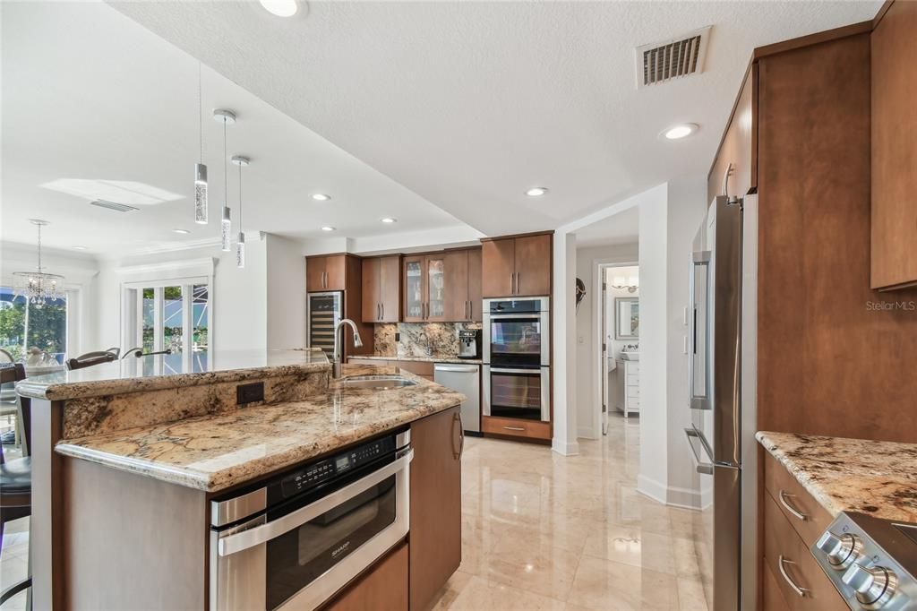 На продажу: $2,599,000 (5 спален, 5 ванн, 3793 Квадратных фут)