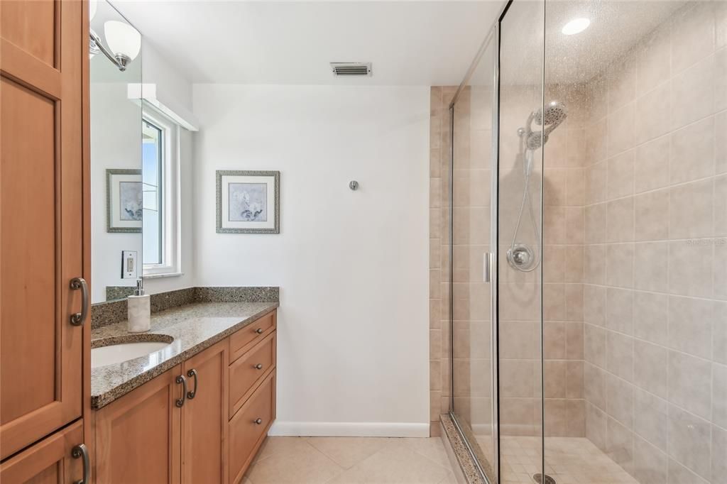 На продажу: $2,599,000 (5 спален, 5 ванн, 3793 Квадратных фут)