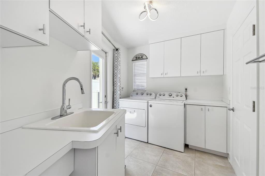 На продажу: $2,599,000 (5 спален, 5 ванн, 3793 Квадратных фут)