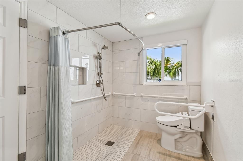 На продажу: $2,599,000 (5 спален, 5 ванн, 3793 Квадратных фут)