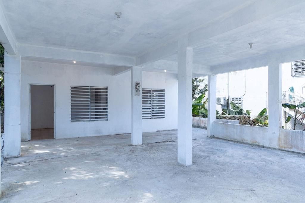 For Sale: $280,000 (3 beds, 3 baths, 1100 Square Feet)