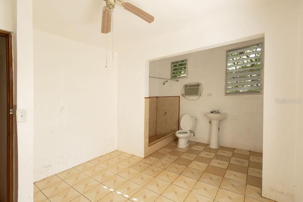 For Sale: $280,000 (3 beds, 3 baths, 1100 Square Feet)