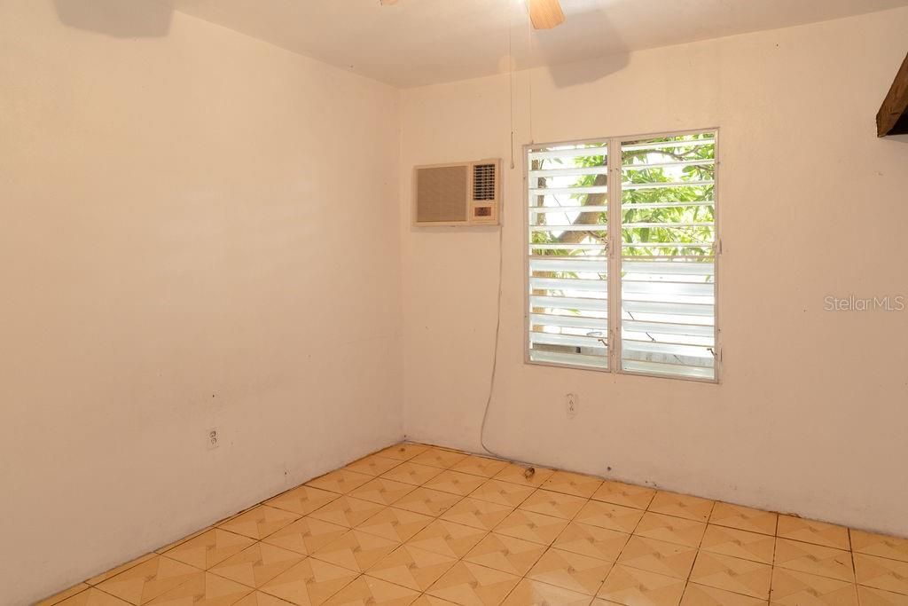 For Sale: $280,000 (3 beds, 3 baths, 1100 Square Feet)