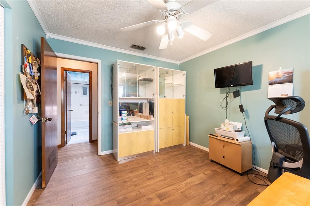 For Sale: $179,900 (2 beds, 2 baths, 1144 Square Feet)