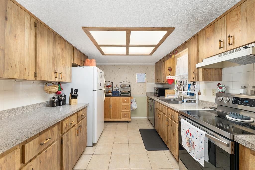 For Sale: $179,900 (2 beds, 2 baths, 1144 Square Feet)