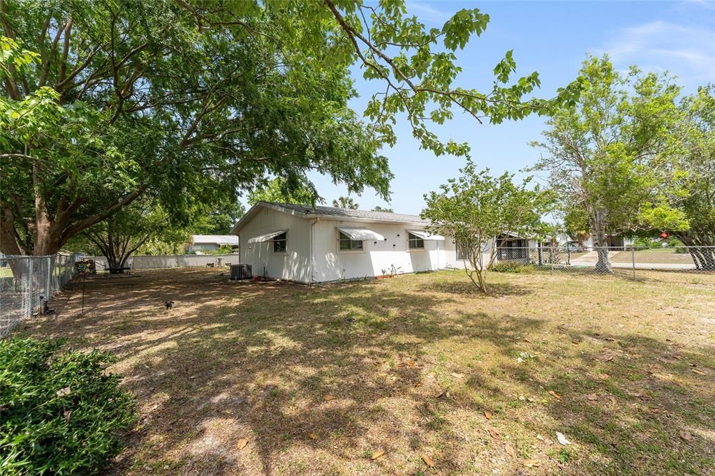 For Sale: $179,900 (2 beds, 2 baths, 1144 Square Feet)