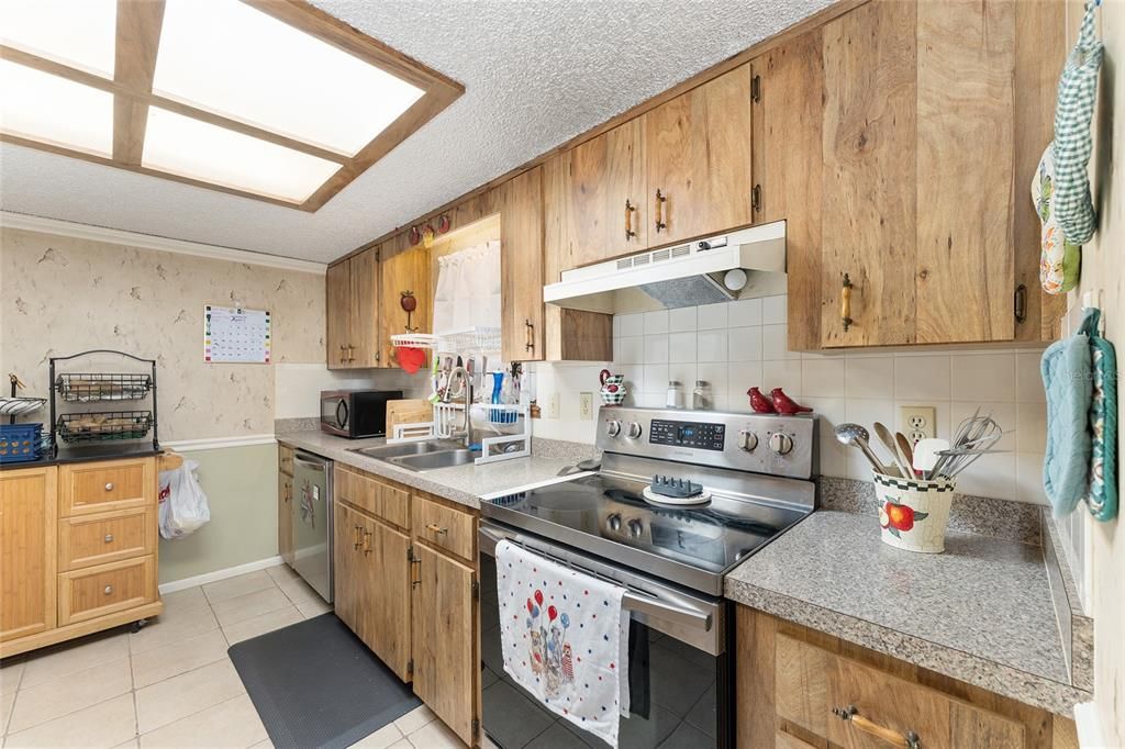 For Sale: $179,900 (2 beds, 2 baths, 1144 Square Feet)