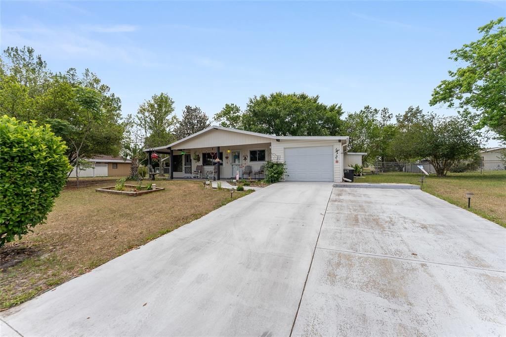 For Sale: $179,900 (2 beds, 2 baths, 1144 Square Feet)