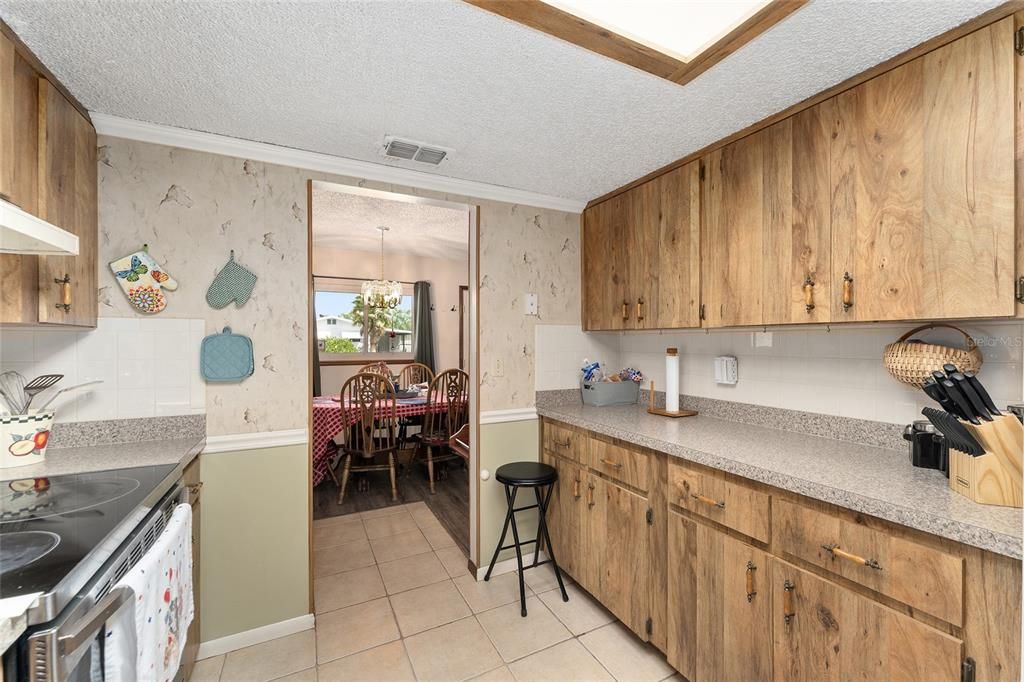 For Sale: $179,900 (2 beds, 2 baths, 1144 Square Feet)