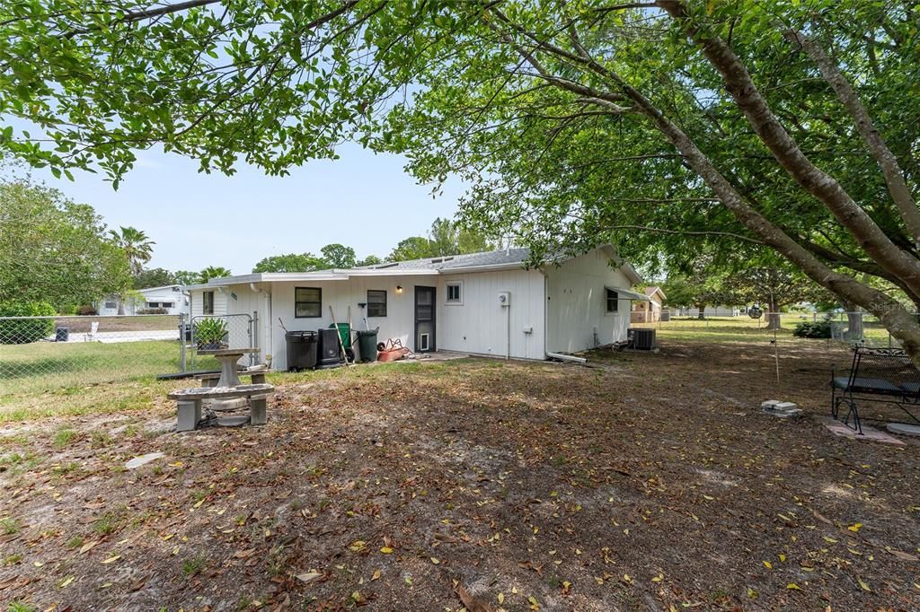 For Sale: $179,900 (2 beds, 2 baths, 1144 Square Feet)