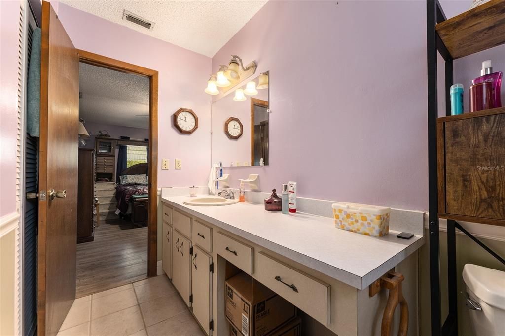 For Sale: $179,900 (2 beds, 2 baths, 1144 Square Feet)