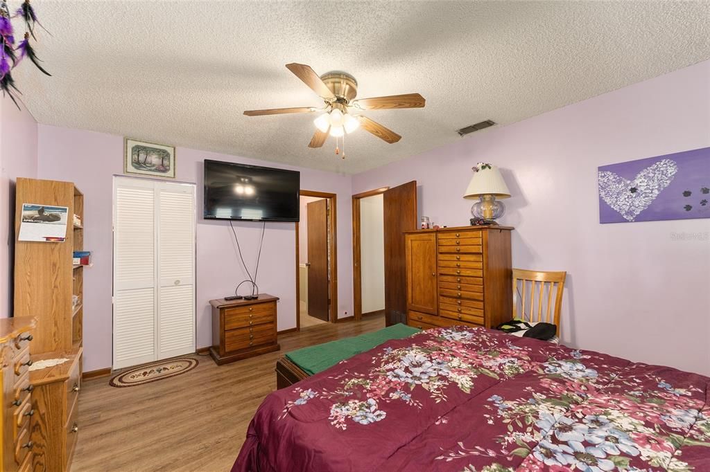 For Sale: $179,900 (2 beds, 2 baths, 1144 Square Feet)