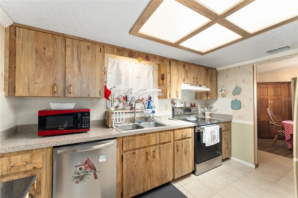 For Sale: $179,900 (2 beds, 2 baths, 1144 Square Feet)