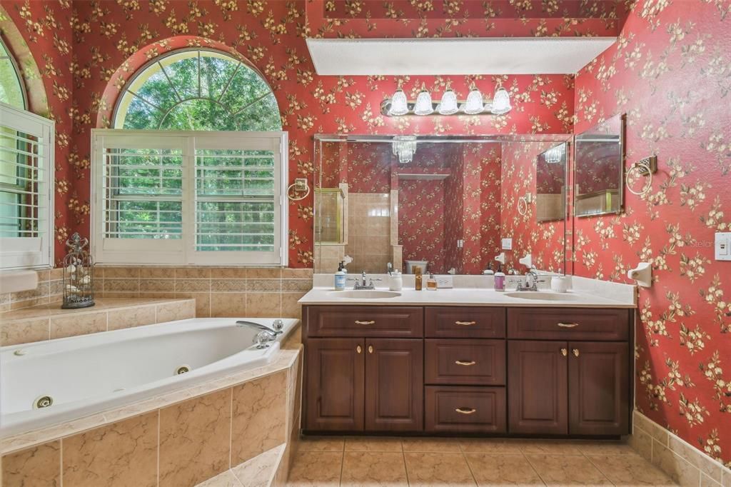 Activo con contrato: $499,900 (4 camas, 3 baños, 2474 Pies cuadrados)