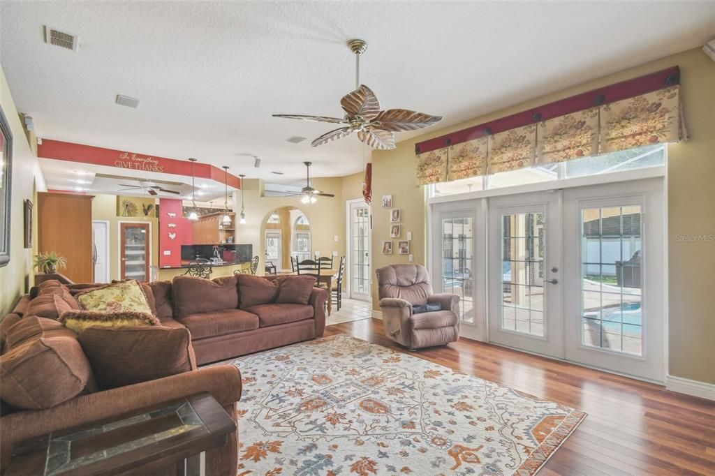 Activo con contrato: $499,900 (4 camas, 3 baños, 2474 Pies cuadrados)