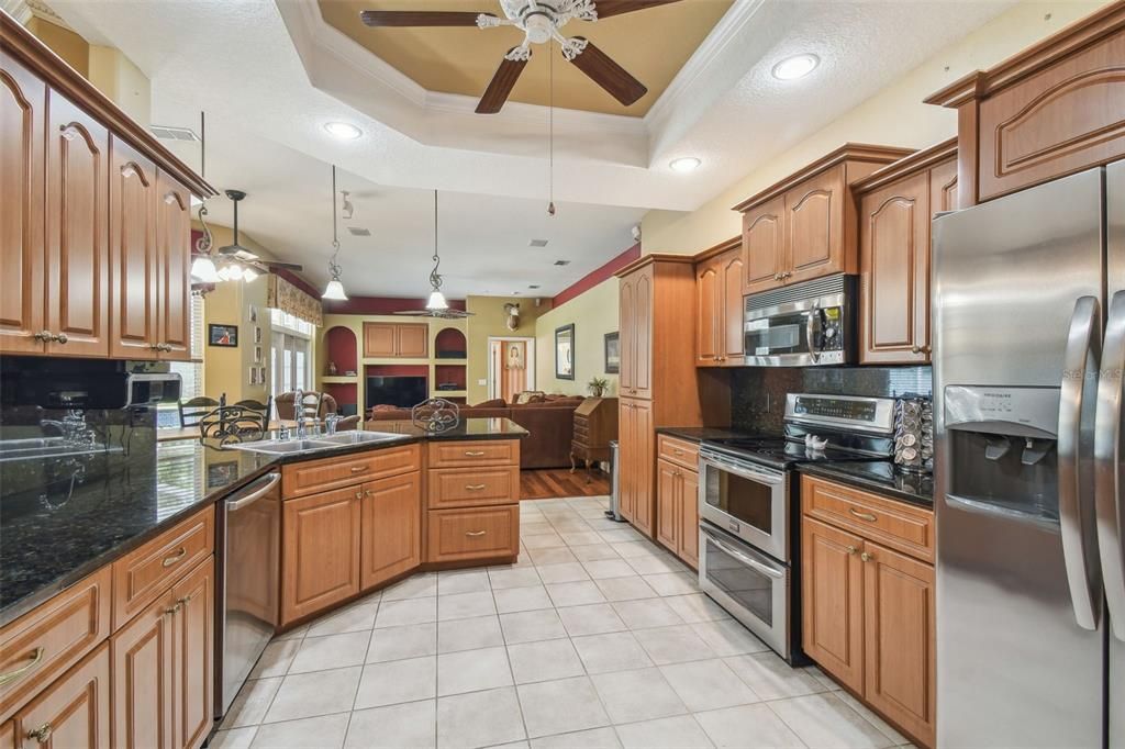 Activo con contrato: $499,900 (4 camas, 3 baños, 2474 Pies cuadrados)