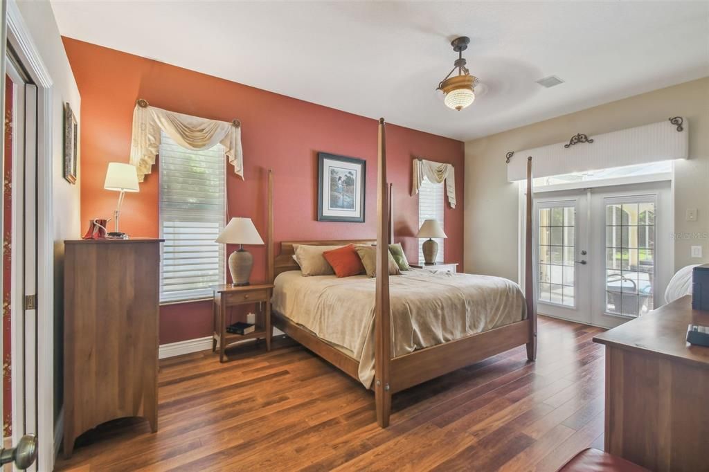 Activo con contrato: $499,900 (4 camas, 3 baños, 2474 Pies cuadrados)