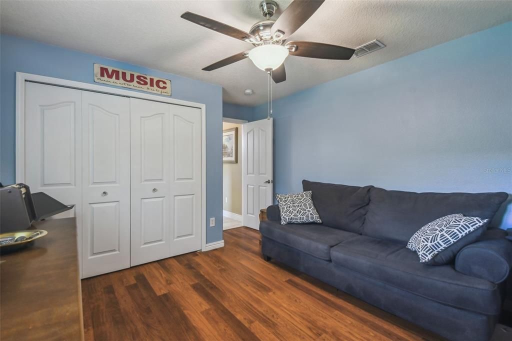 Activo con contrato: $499,900 (4 camas, 3 baños, 2474 Pies cuadrados)