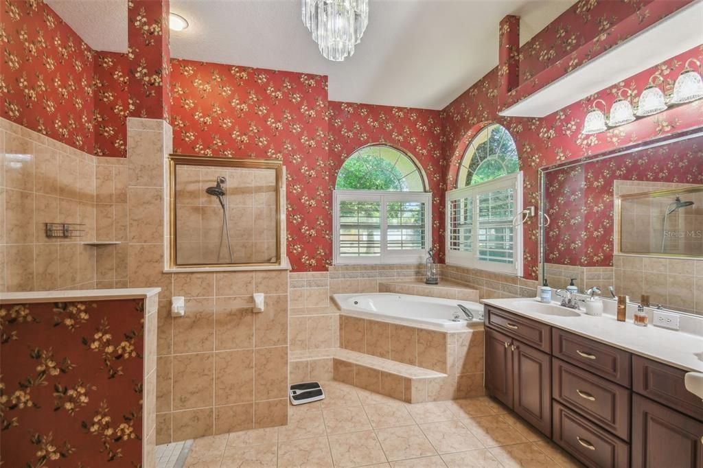 Activo con contrato: $499,900 (4 camas, 3 baños, 2474 Pies cuadrados)