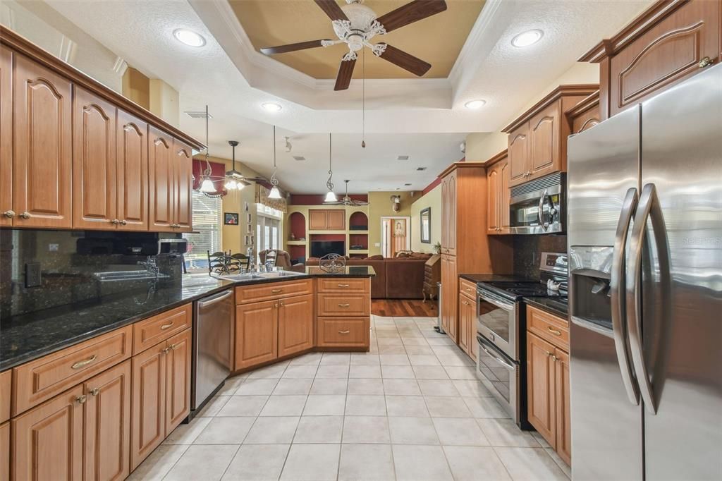 Activo con contrato: $499,900 (4 camas, 3 baños, 2474 Pies cuadrados)